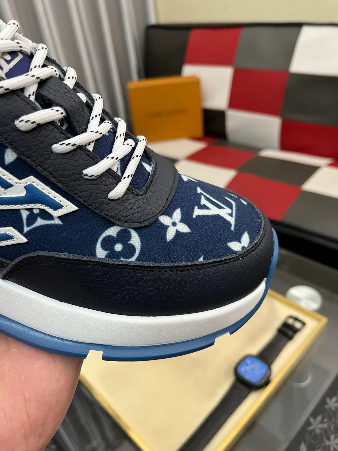 Men's shoes 💰: 438⌚️⌚️[LOUIS VUITTON] Same style as Louis Vuitton* official website🚹Men's high-top casual shoes❤️Same style as popular celebrities ~ best-selling at home and abroad Lv focuses on the checkerboard series...Imported first-layer cowhide with special fabrics➕Full sheepskin lining➕Brand-specific hollow outsole💎Number of codes: 38-443️⃣Colors available